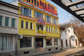 Отель Neon Guest Rooms  Шумен
